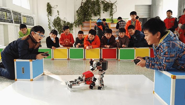 機(jī)器人搏擊賽走進(jìn)徐州公園巷小學(xué)，孩子們的福音來了！